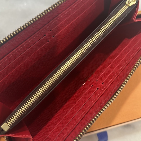 Louis Vuitton Wallet - Picture 3 of 5